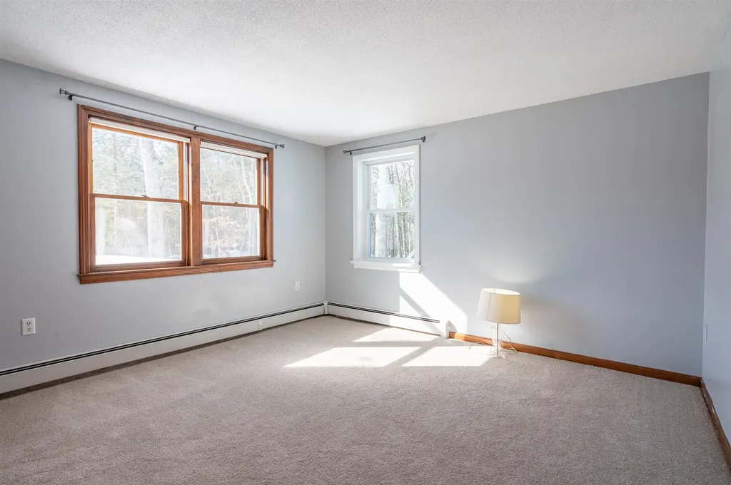 20 Debbie Drive Pelham NH 03076
