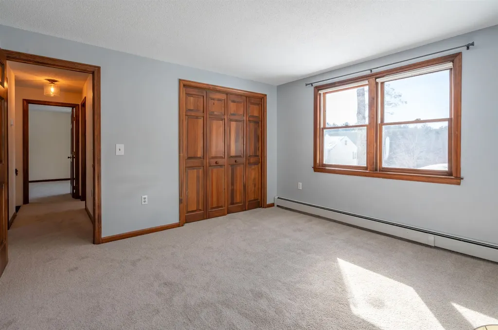20 Debbie Drive Pelham NH 03076