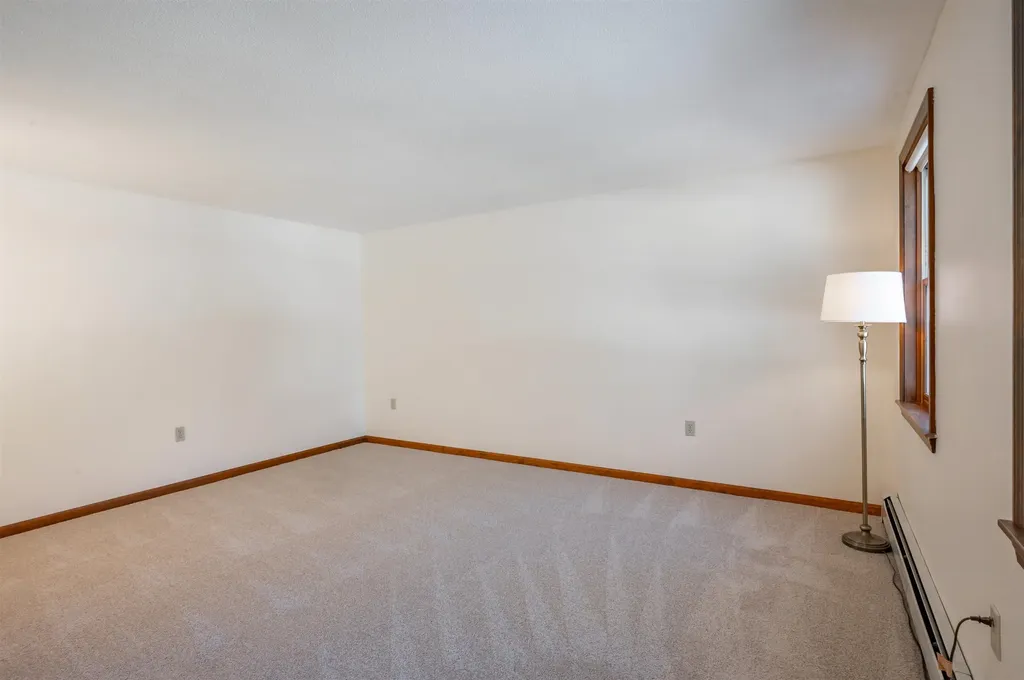 20 Debbie Drive Pelham NH 03076