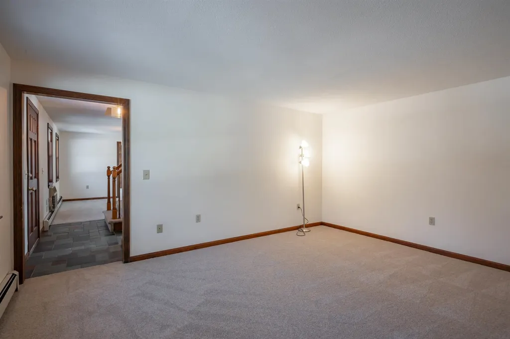 20 Debbie Drive Pelham NH 03076