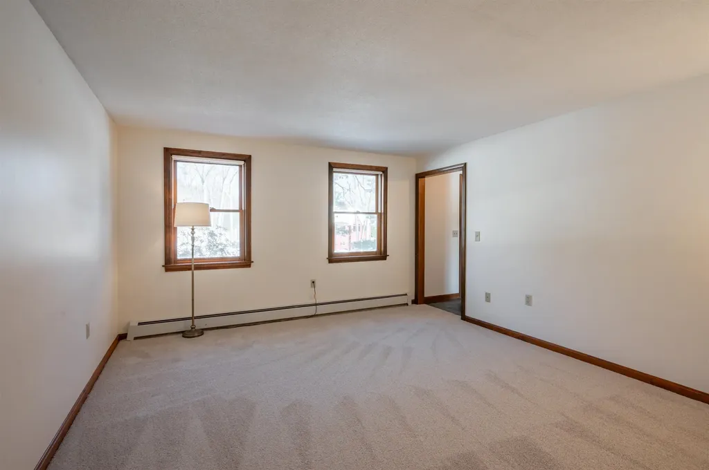 20 Debbie Drive Pelham NH 03076