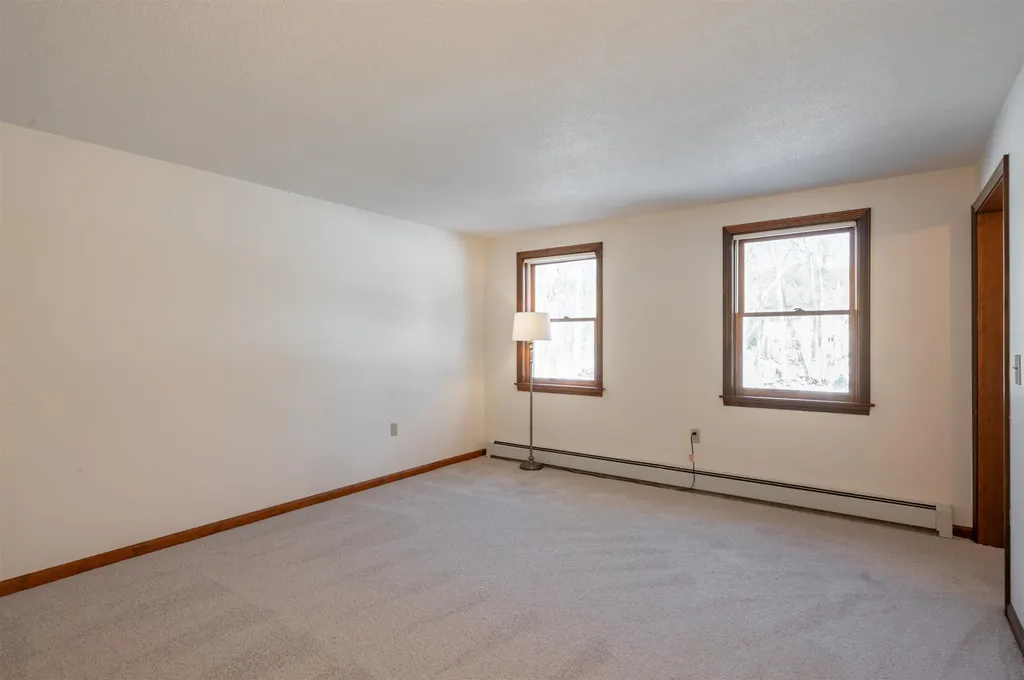 20 Debbie Drive Pelham NH 03076