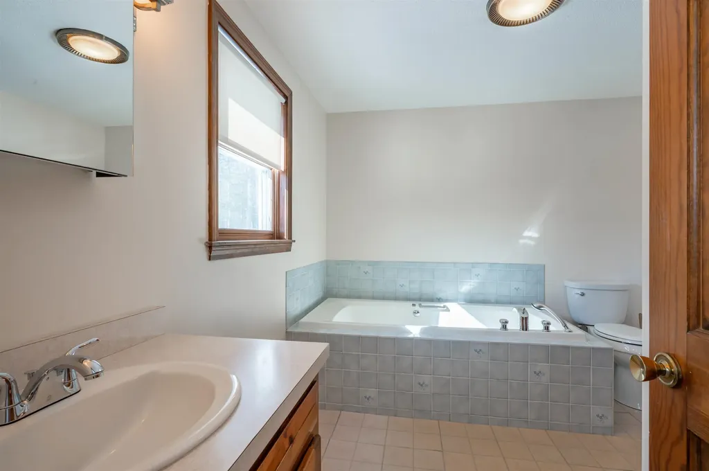 20 Debbie Drive Pelham NH 03076