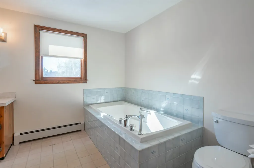20 Debbie Drive Pelham NH 03076