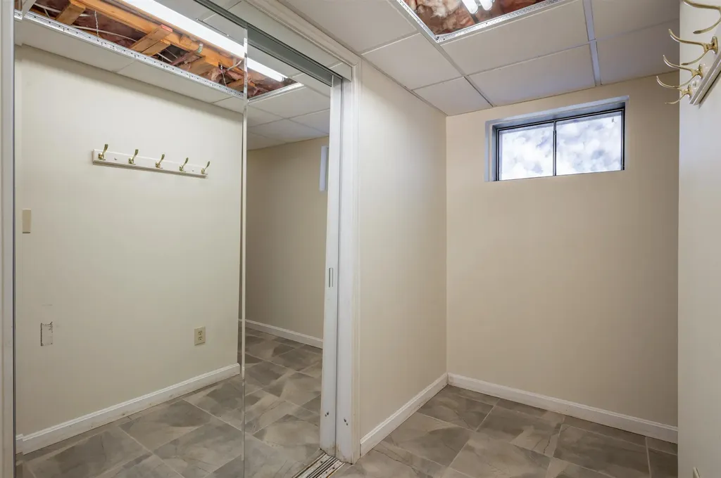 20 Debbie Drive Pelham NH 03076