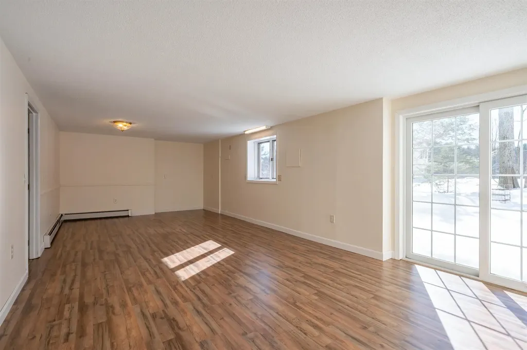 20 Debbie Drive Pelham NH 03076