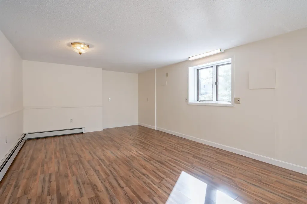 20 Debbie Drive Pelham NH 03076