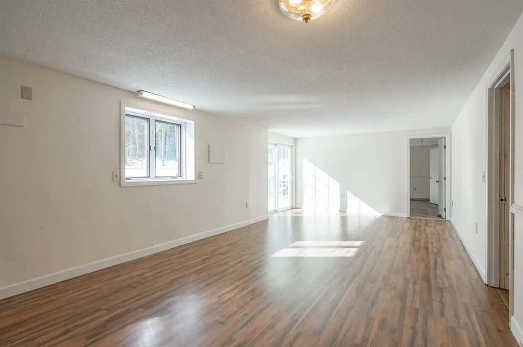20 Debbie Drive Pelham NH 03076