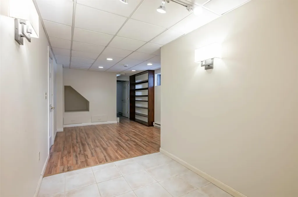 20 Debbie Drive Pelham NH 03076