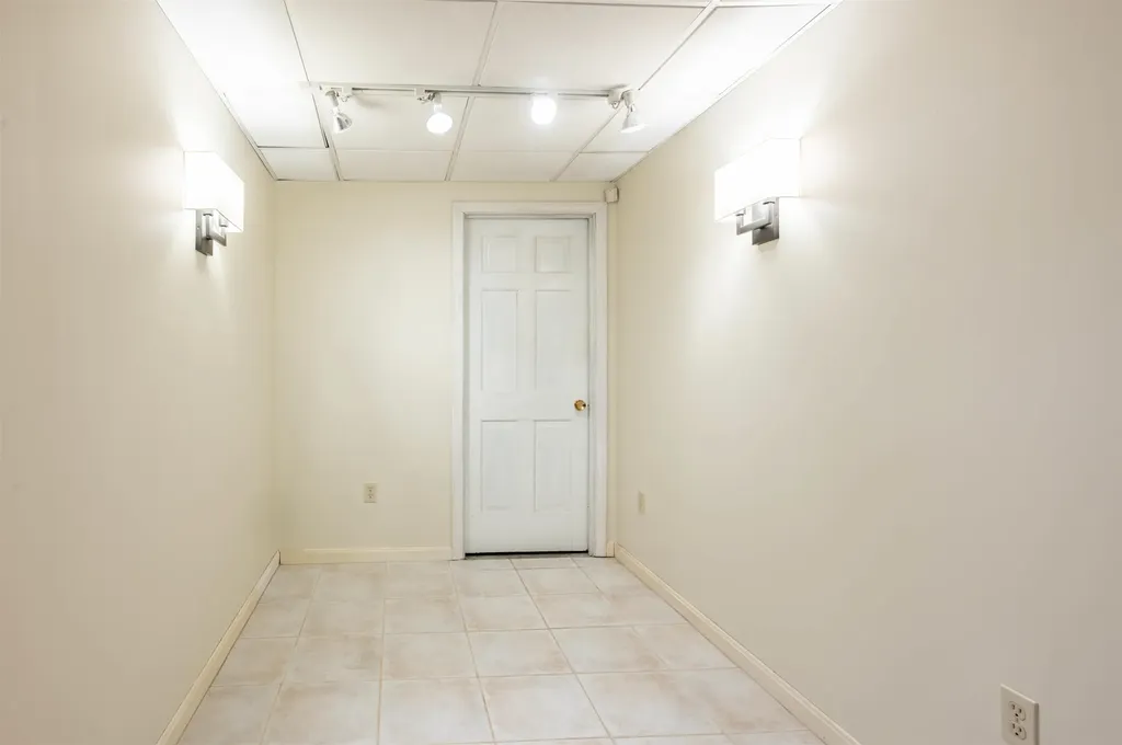 20 Debbie Drive Pelham NH 03076