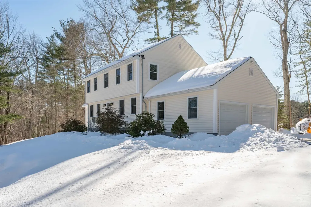 20 Debbie Drive Pelham NH 03076