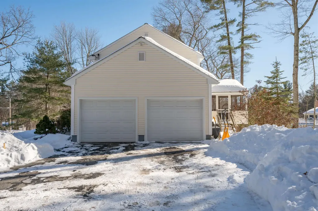 20 Debbie Drive Pelham NH 03076