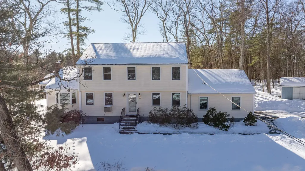 20 Debbie Drive Pelham NH 03076