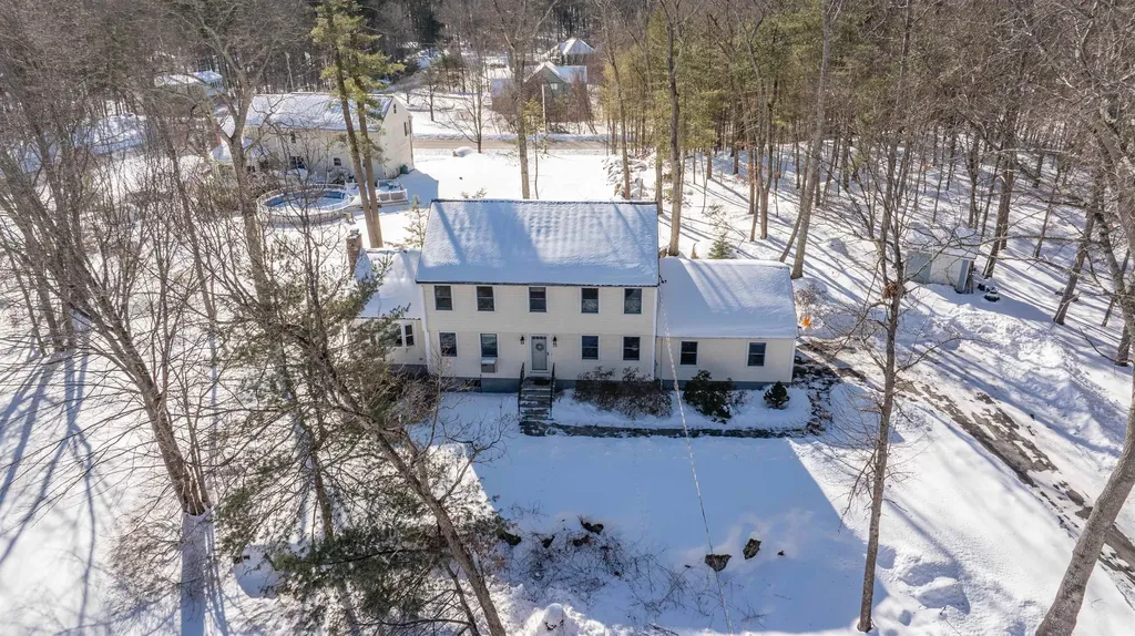 20 Debbie Drive Pelham NH 03076