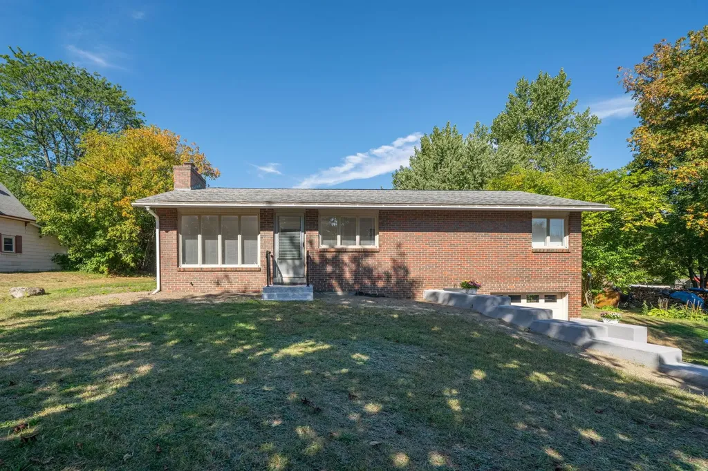 126 Cohas Avenue Manchester NH 03109