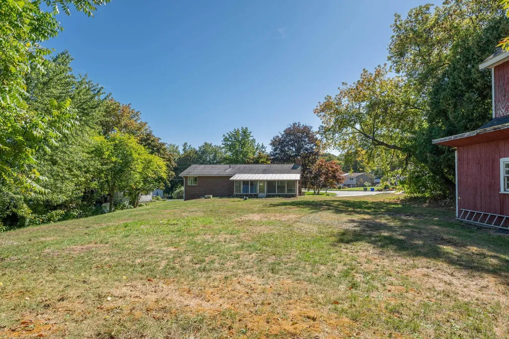 126 Cohas Avenue Manchester NH 03109