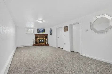 126 Cohas Avenue Manchester NH 03109