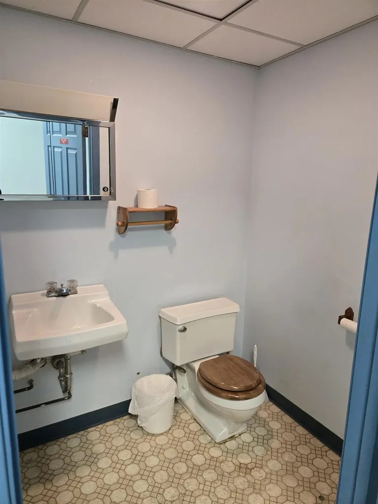 16 Manning Street Derry NH 03038