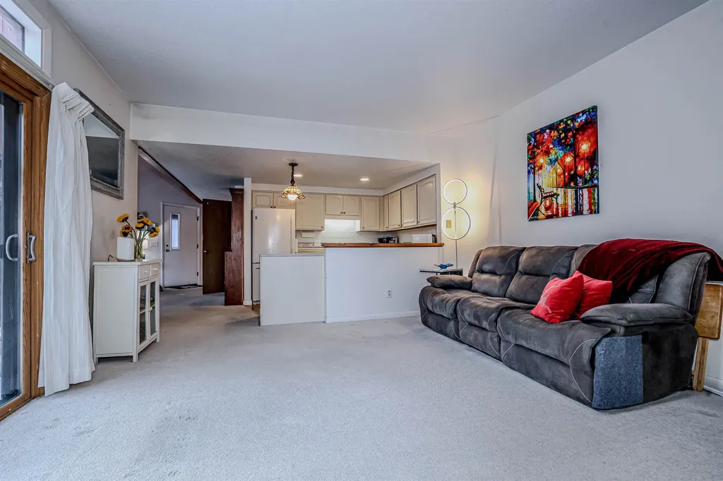 840 Cove Drive Grantham NH 03753