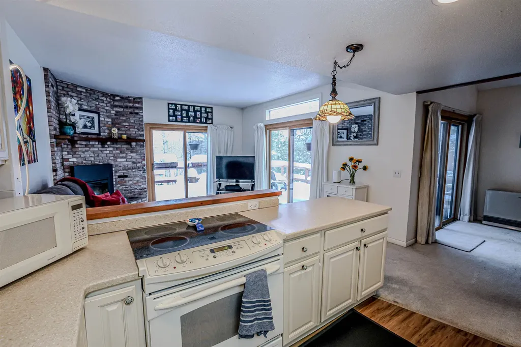 840 Cove Drive Grantham NH 03753