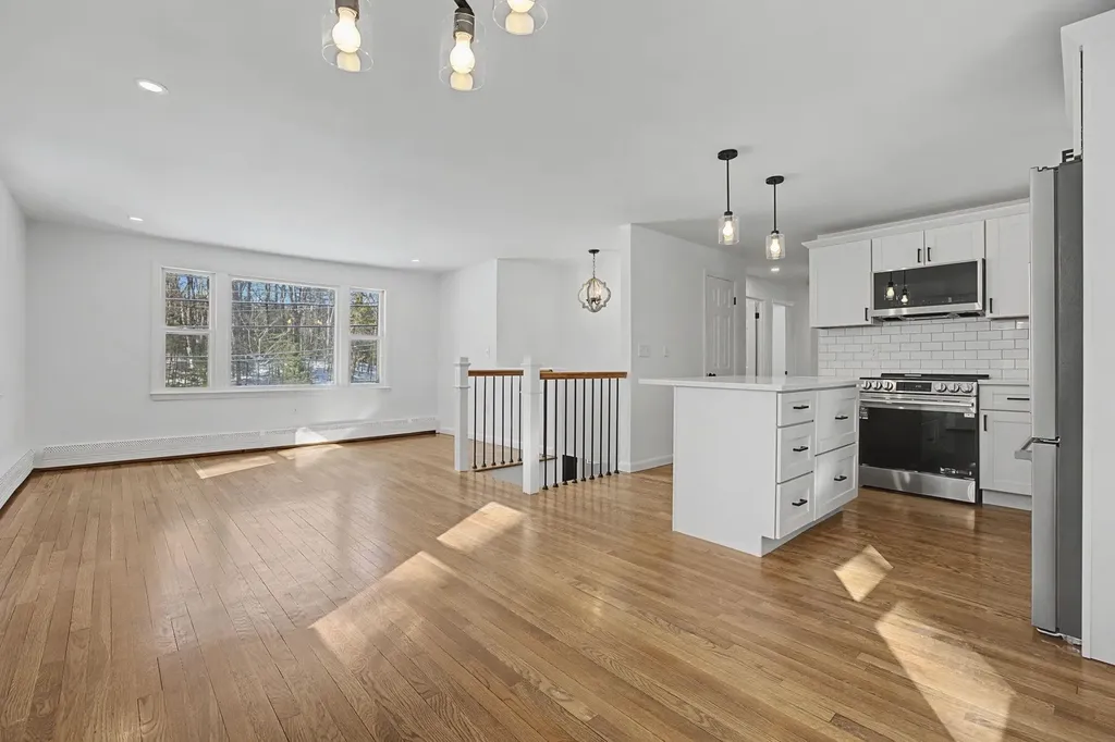 12 Davis Road Merrimack NH 03054