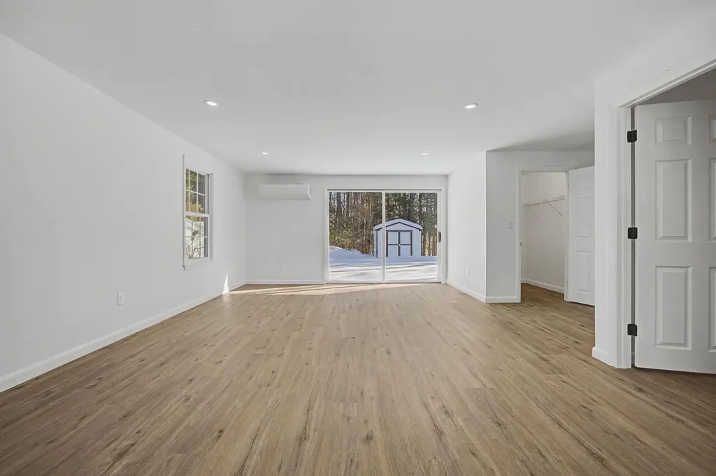 12 Davis Road Merrimack NH 03054