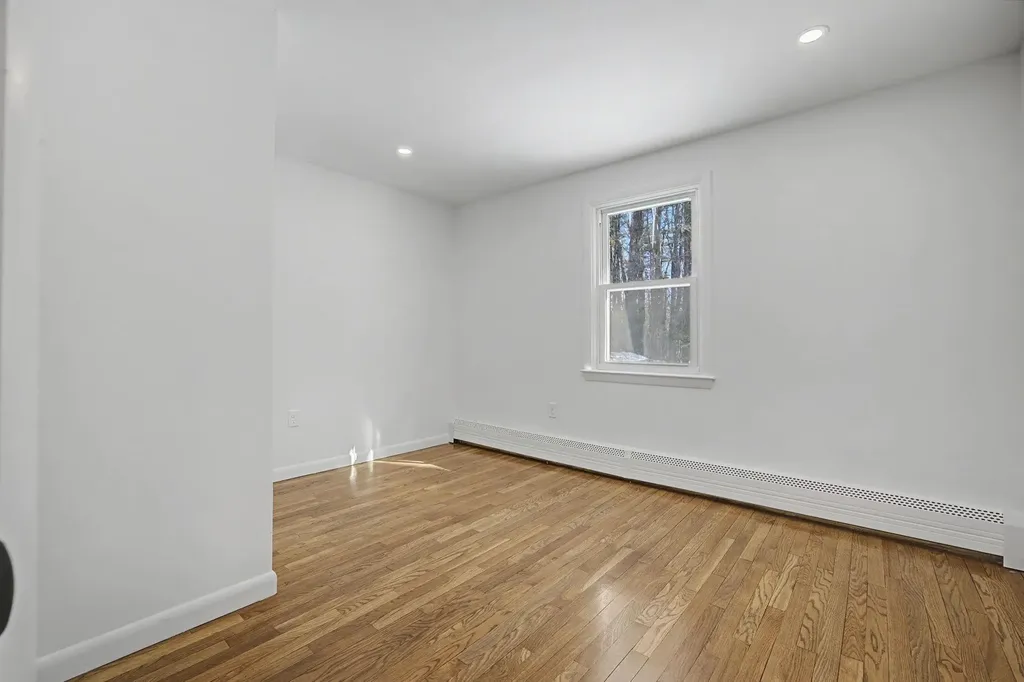 12 Davis Road Merrimack NH 03054