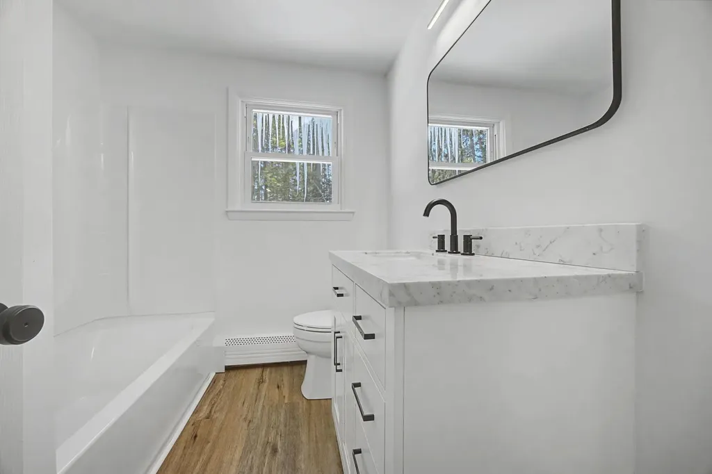 12 Davis Road Merrimack NH 03054