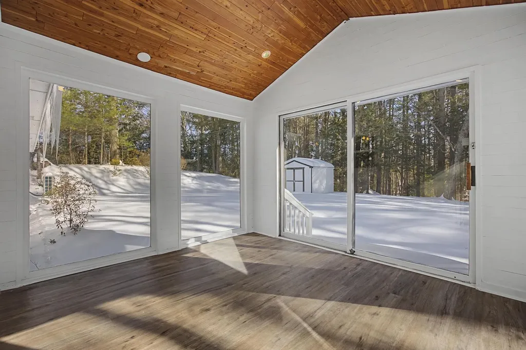 12 Davis Road Merrimack NH 03054