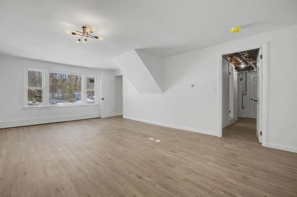 12 Davis Road Merrimack NH 03054