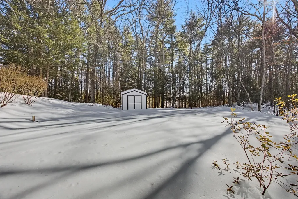 12 Davis Road Merrimack NH 03054