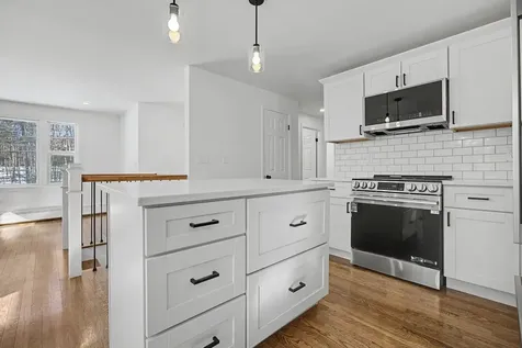 12 Davis Road Merrimack NH 03054