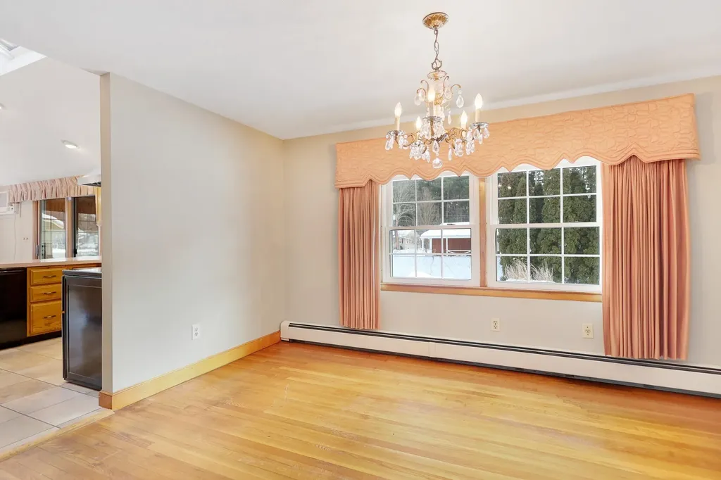 8 Cole Street Salem NH 03079