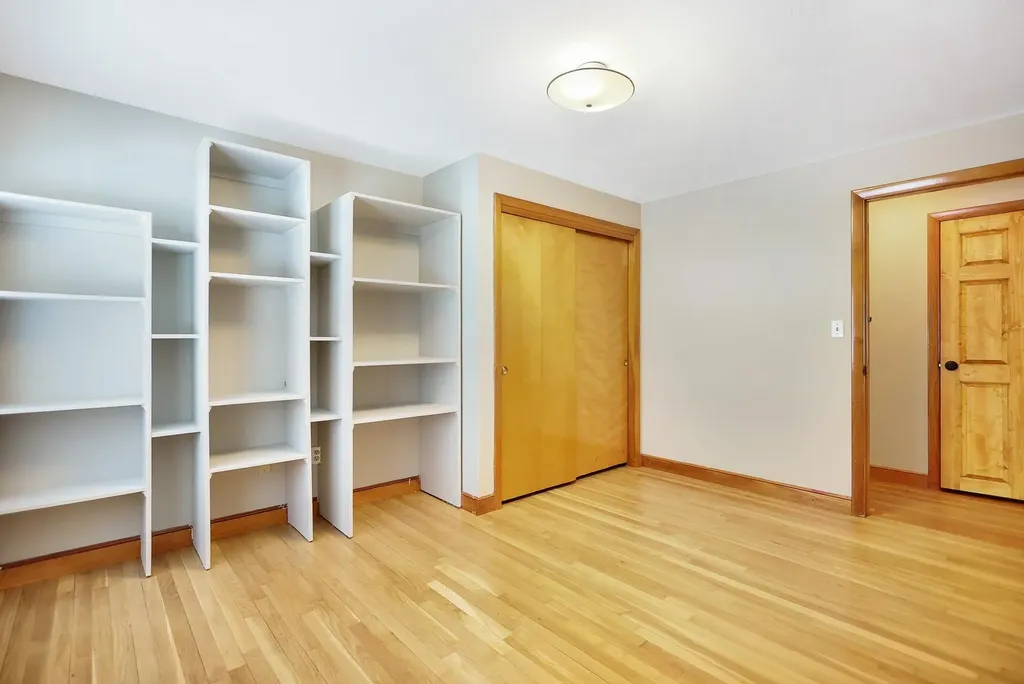 8 Cole Street Salem NH 03079