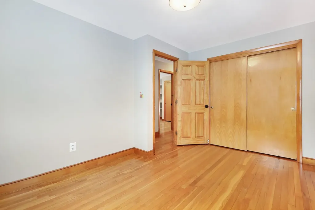 8 Cole Street Salem NH 03079