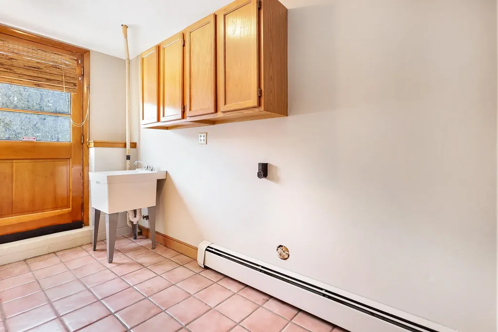 8 Cole Street Salem NH 03079