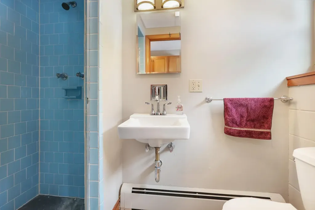 8 Cole Street Salem NH 03079