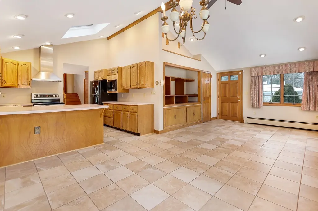 8 Cole Street Salem NH 03079