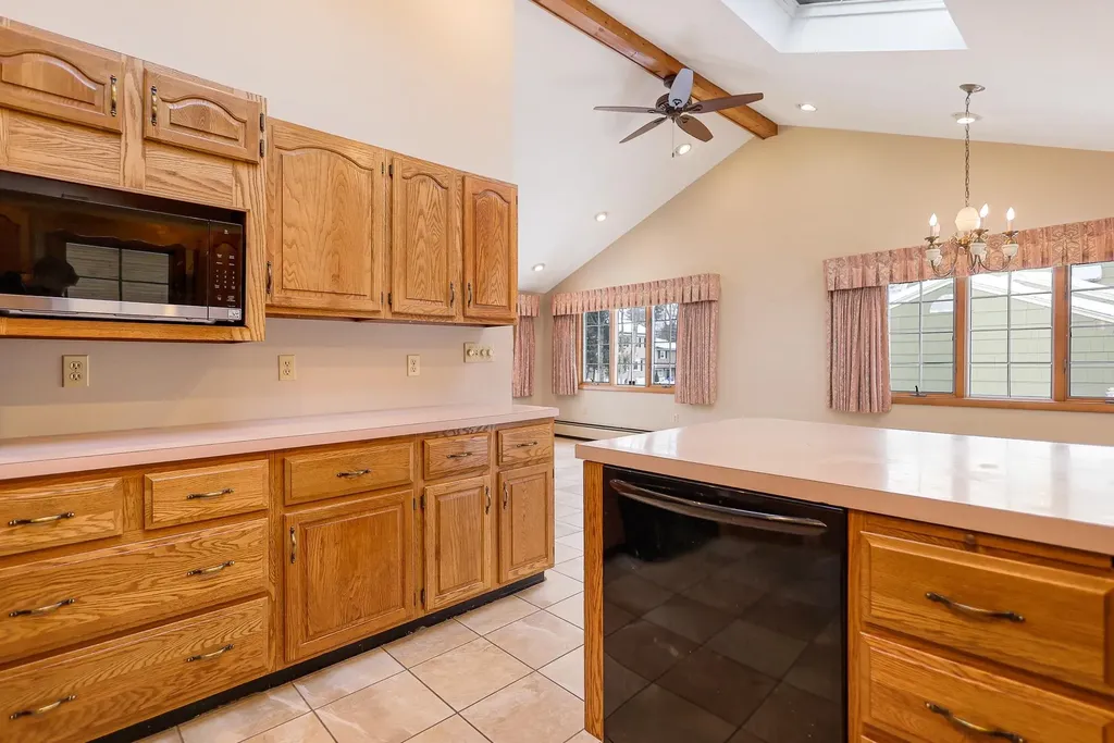 8 Cole Street Salem NH 03079