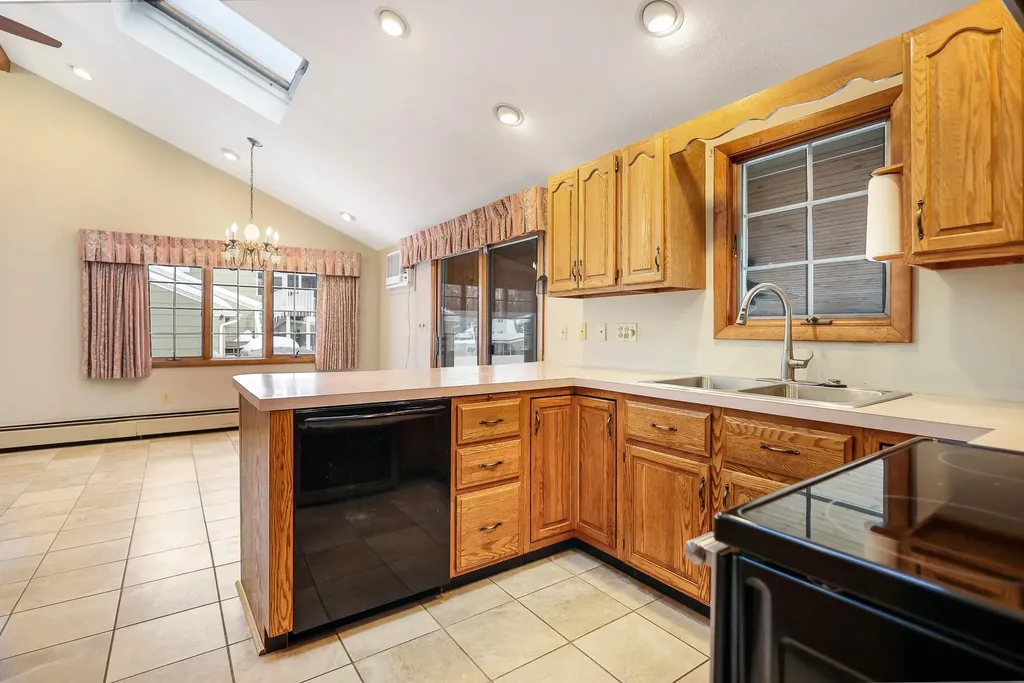 8 Cole Street Salem NH 03079