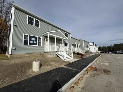 13 Birdie Grove Rochester NH 03839