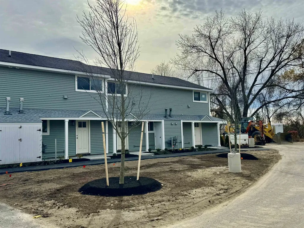 13 Birdie Grove Rochester NH 03839