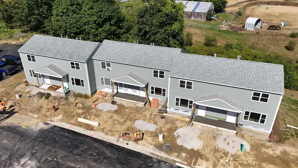 13 Birdie Grove Rochester NH 03839