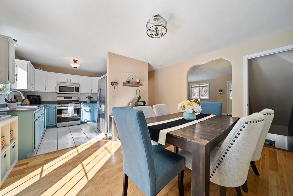 8 Standish Way Amherst NH 03031