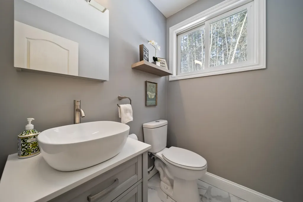 8 Standish Way Amherst NH 03031