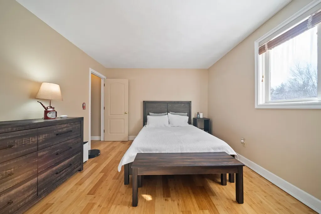 8 Standish Way Amherst NH 03031