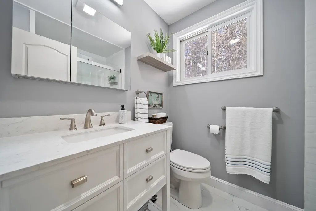 8 Standish Way Amherst NH 03031