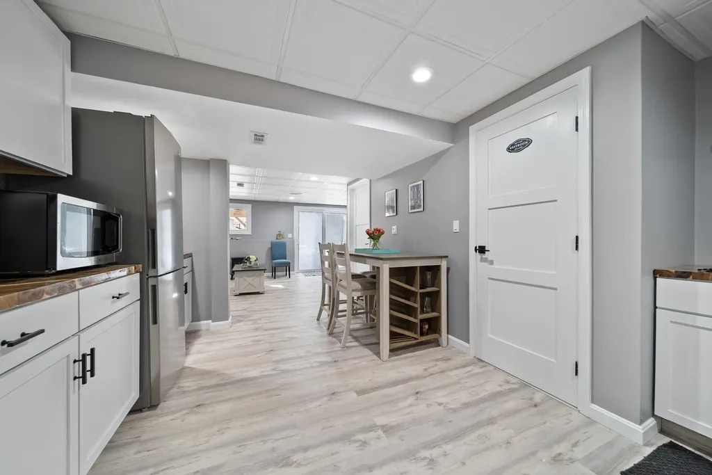 8 Standish Way Amherst NH 03031