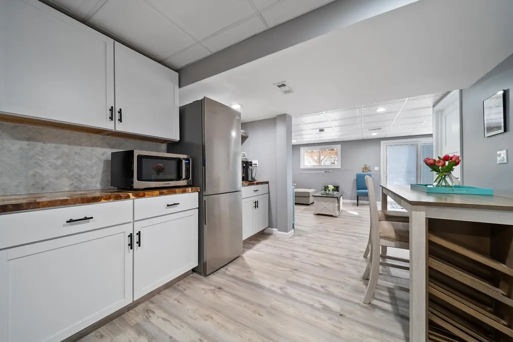 8 Standish Way Amherst NH 03031