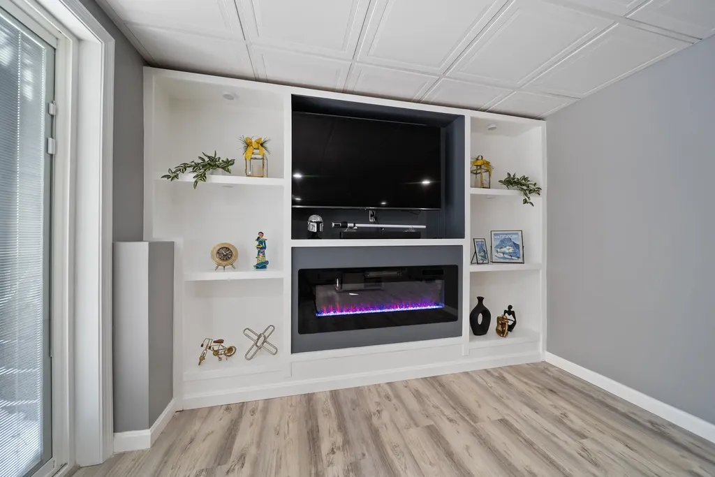 8 Standish Way Amherst NH 03031